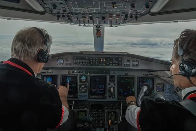 Ile zarabia pilot samolotu pasażerskiego? Zaskakujące różnice w wynagrodzeniach