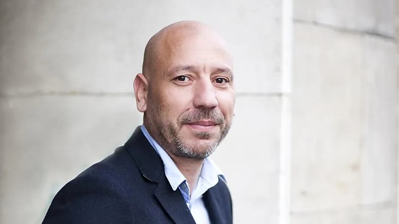 Jacek Olszewski kim jest z zawodu - poznaj jego doświadczenie prawnicze