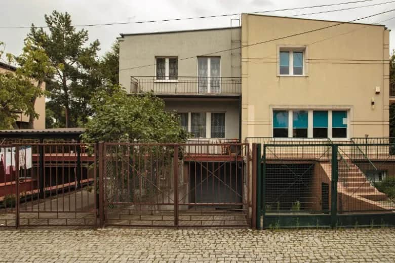 Gdzie mieszka Kaczyński? Adres i szczegóły domu prezesa PiS