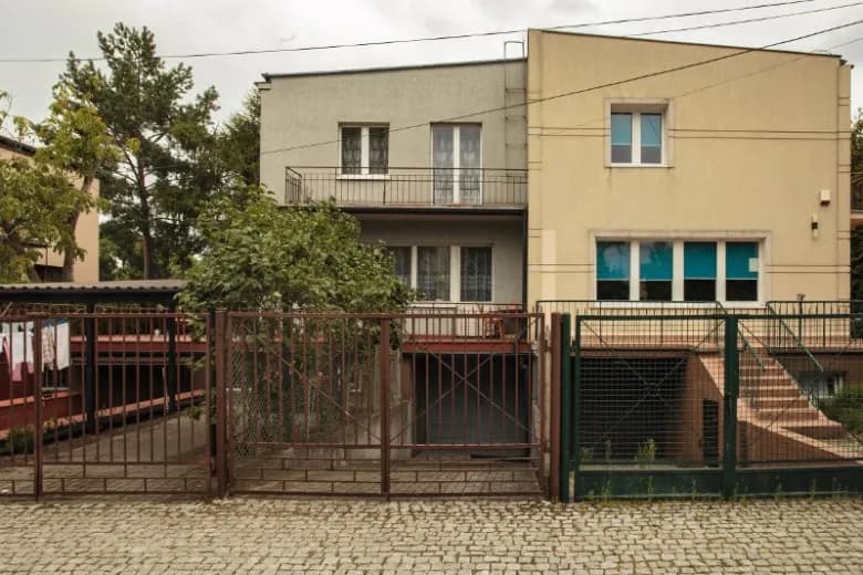 Gdzie mieszka Kaczyński? Adres i szczegóły domu prezesa PiS