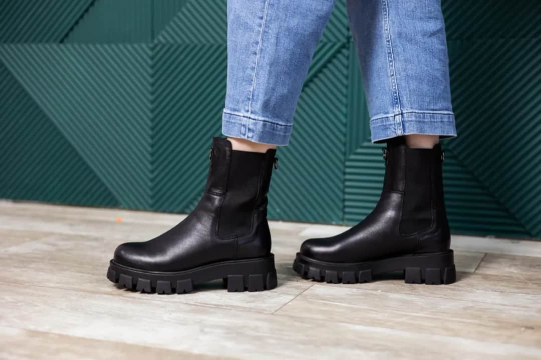 Jakie spodnie do trzewików damskich? Idealne połączenia na każdą okazję